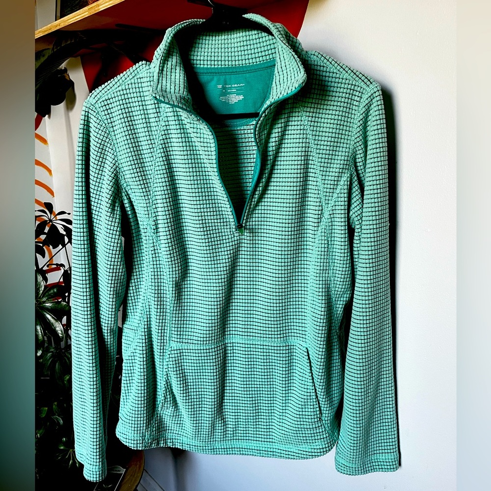 Tek Gear size M pullover